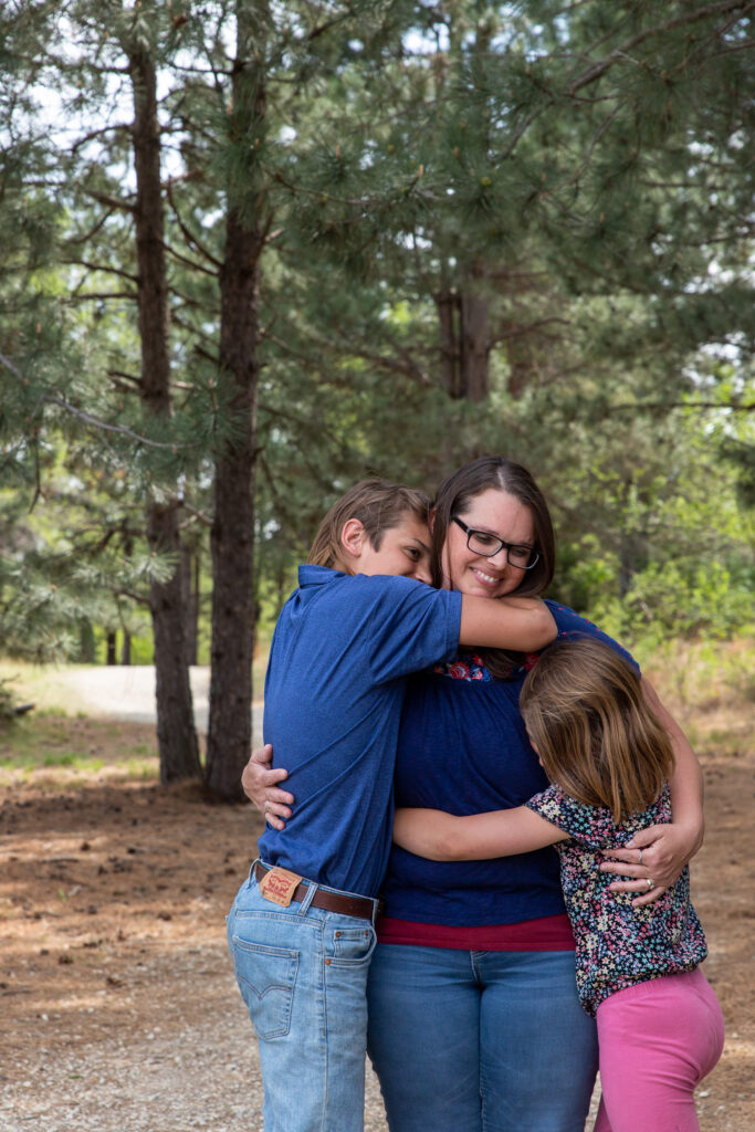 Orchard Park family photo session mom with kids