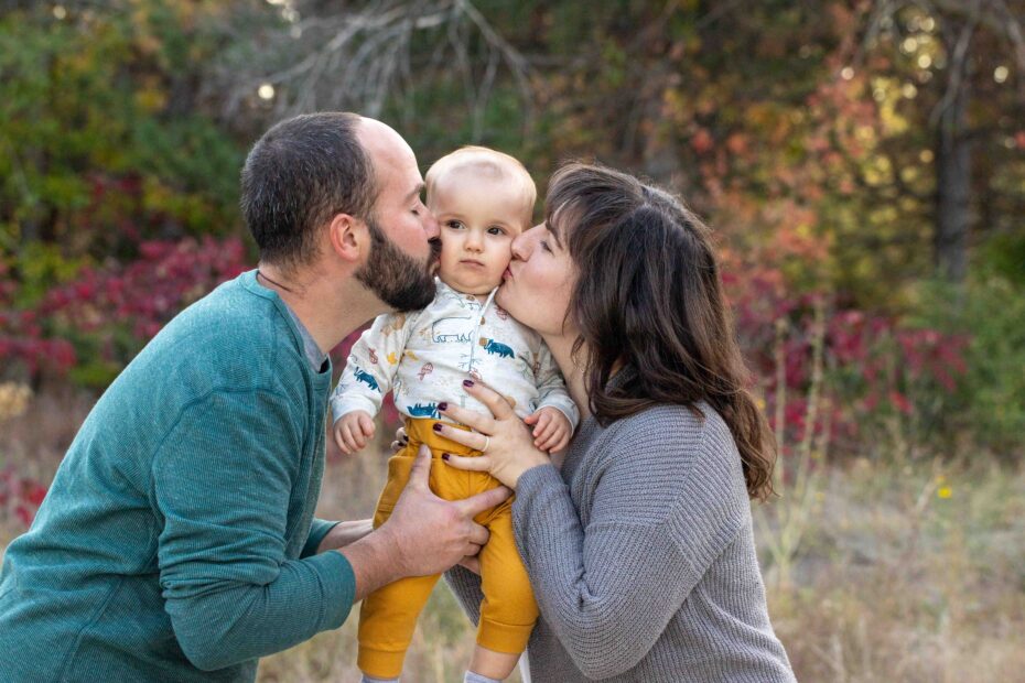 family photo session at Orchard Park in Hutchinson, KS